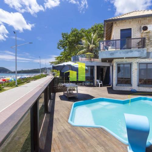 CASA COM PISCINA FRENTE AO MAR, 5 SUTES EM BOMBAS