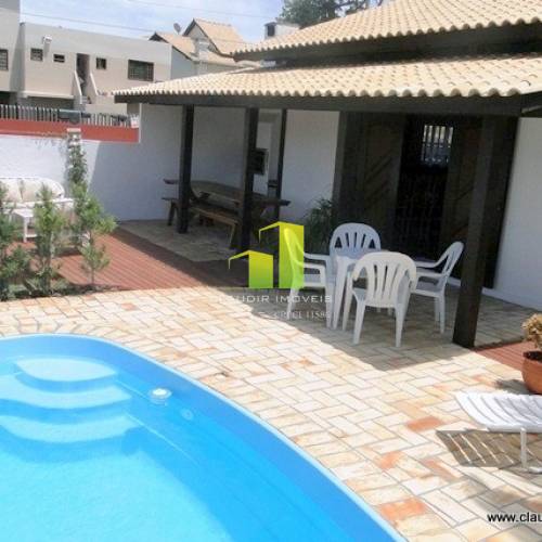 Linda Casa com Piscina para 12 pessoas em Bombas!