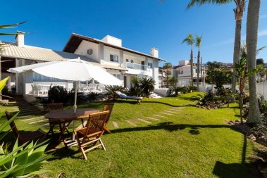 Casa Beira Mar com Piscina no corao de Bombinhas