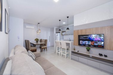 Lindo apartamento com piscina, 2 sutes em Bombas 