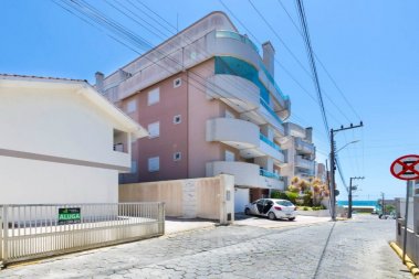 Apartamento econmico  80 metros do Mar!