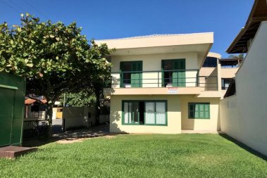 Casa Frente ao Mar, 4 Dorm. na Praia de Bombinhas 